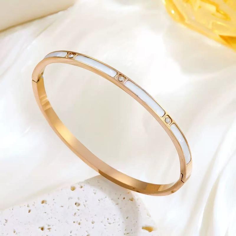 Stainless Steel Women's Bracelet with Diamonds and Four-Leaf Clover Studs - Non-fading, Cross-border Design.