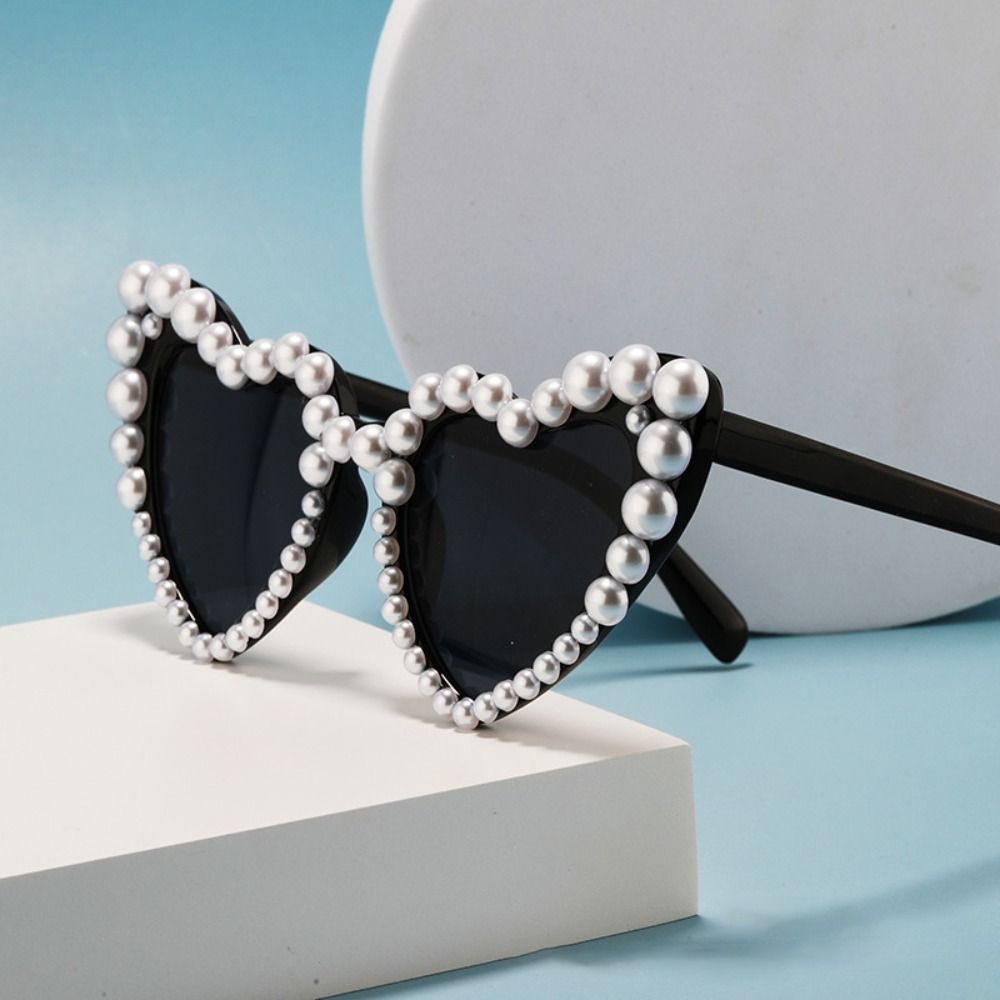Heart-shaped Frame Pearl Decoration Sunglasses Travel Black Shades Glasses Bridal Glasses Outdoor