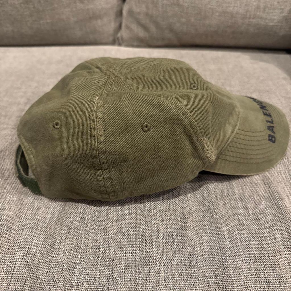 Б/у оливковая кепка BALENCIAGA