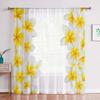 Занавеска с узором из желтых и белых цветов — конструкция с карнизом для легкой установки — идеально подходит для добавления ярких красок