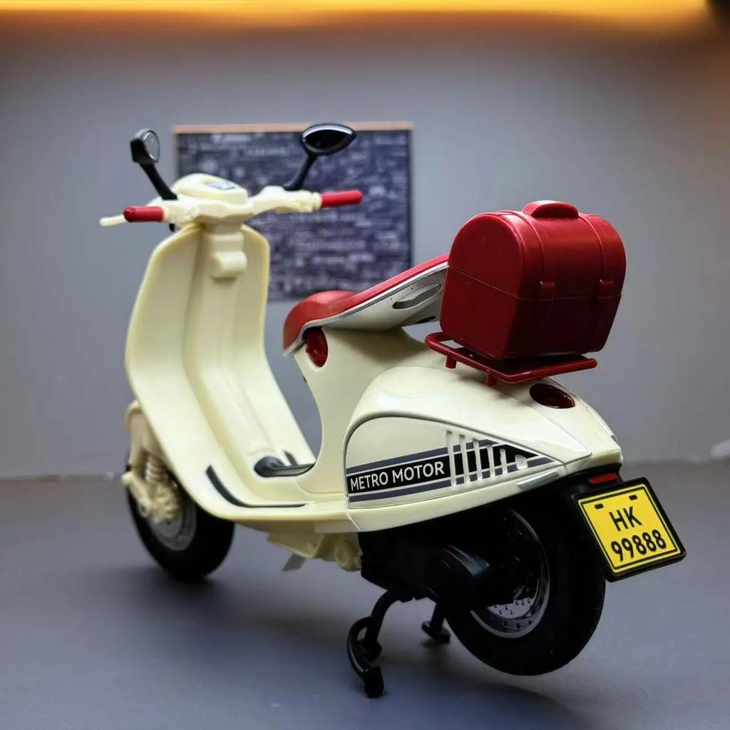 1:12 Vespa 946 Alloy Classic Leisure Motorcycle Model Diecasts Metal Street Retro Motorcycle Model Sound and Light Kids Toy Gift