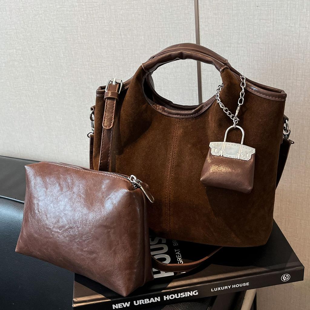 Ретро замшевая портативная сумка-ведро женская 2025 новая мода высококлассное чувство сумка для ребенка и матери сумка для поездок на работу на плечо сумка-мессенджер