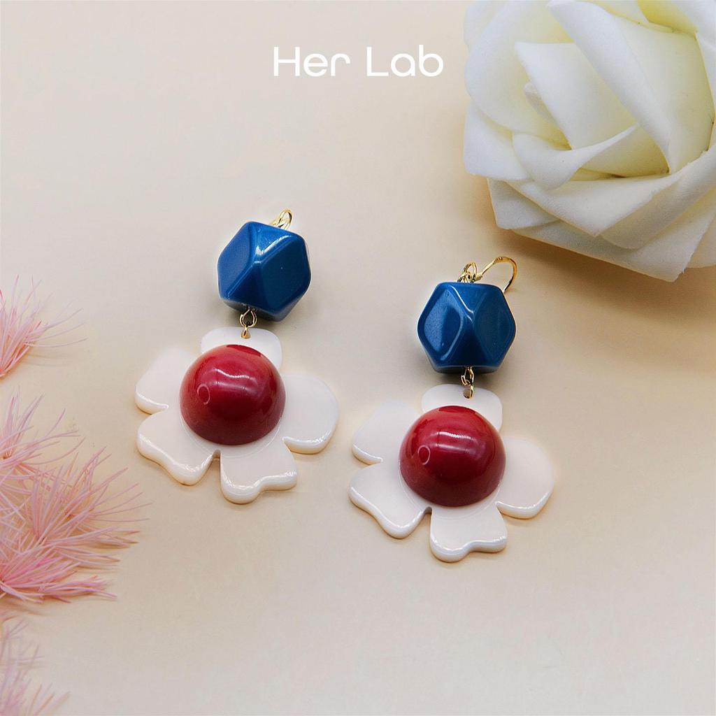 Her Lab | Ювелирные изделия с висячими серьгами с белыми и красными цветами. Ее лаборатория | серьги с белыми и красными цветами, ювелирные изделия