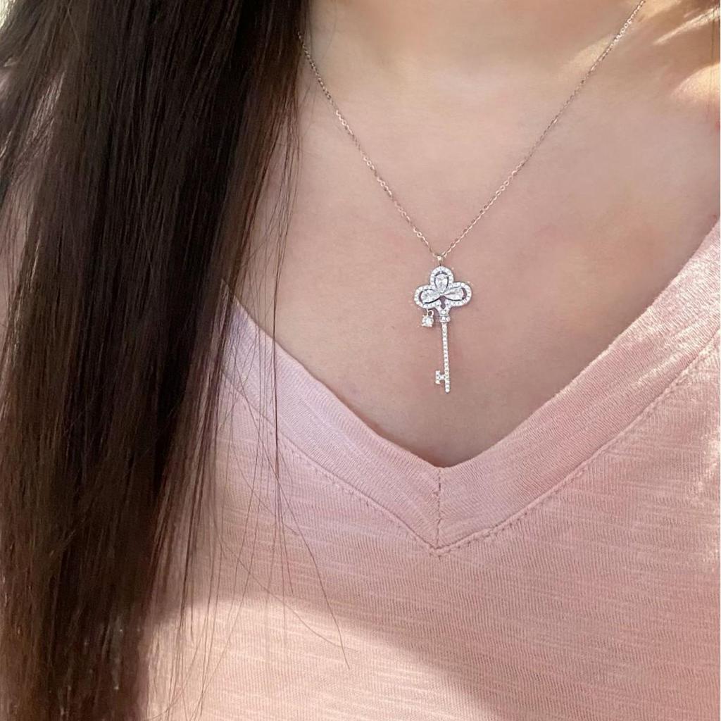 Высококлассное колье-подвеска в виде ключа-короны из стерлингового серебра S925 с бриллиантом - Весенне-летняя легкая роскошь, ключичная цепочка.