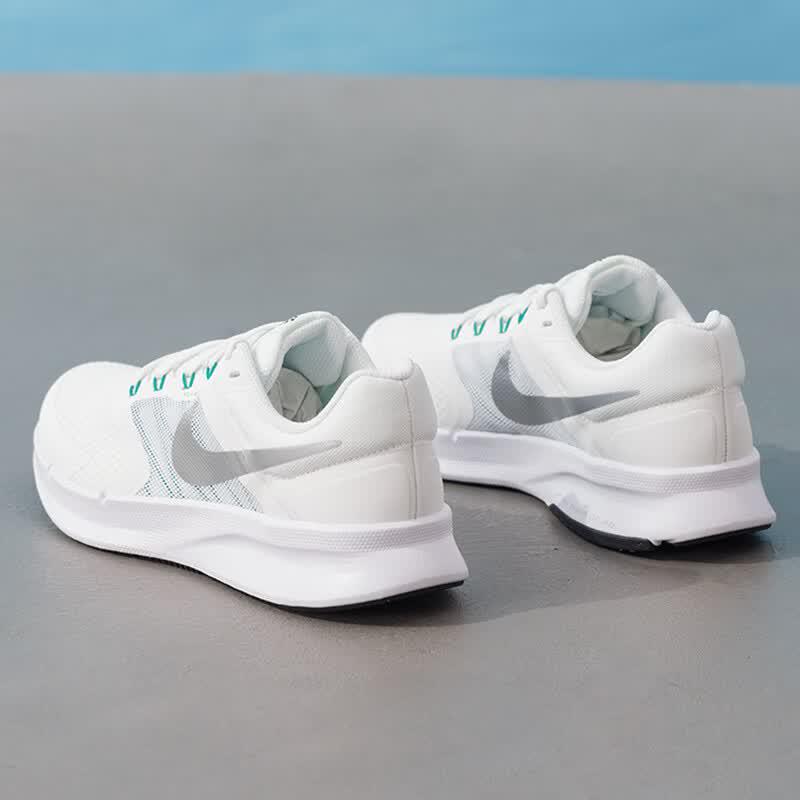 Nike Women's SWIFT '7/24 Running Shoes