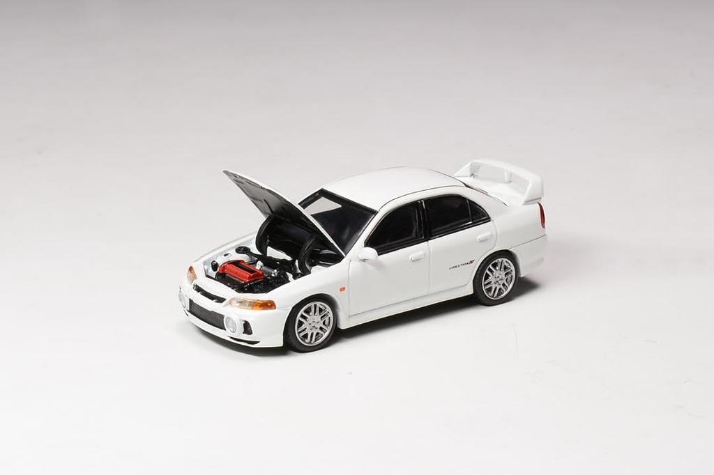 MOTORHELIX Mitsubishi Lancer Evolution IV SCOTIA WHITE Готовое изделие M64003 1/64