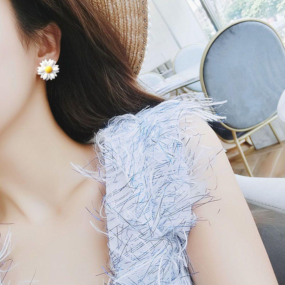 Women Cute Small Daisy Flower Temperament Fresh Jewelry Ear Stud Earrings Fashion Accessories