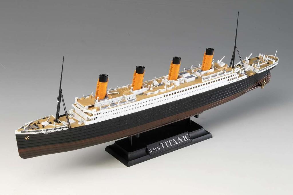 Doyusha 1700 Amazing Plastic Model 22nd R.M.S. Titanic LED Set Color-coded Plastic Model
