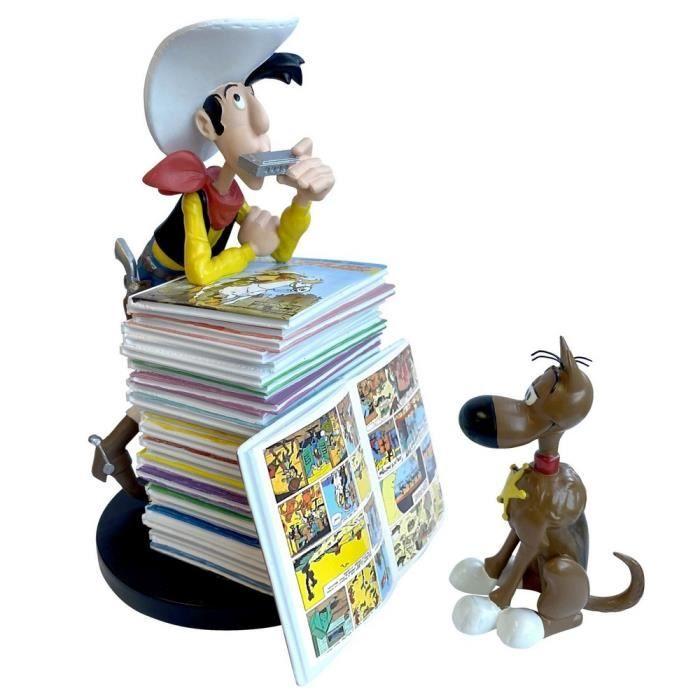 Figurines - Figurine collection Plastoy Lucky Luke s'appuyant sur une pile d'albums (2022) -
