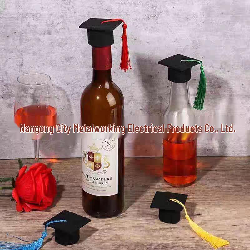 Customizable Mini Graduation Cap Wine Bottle Decoration with Tassel: Perfect for Graduation Parties & Events