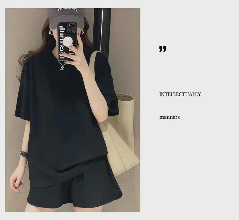 Летний спортивный комплект 2025 года для миниатюрных женщин: Элегантный и повседневный комплект из двух частей с короткими рукавами и шортами