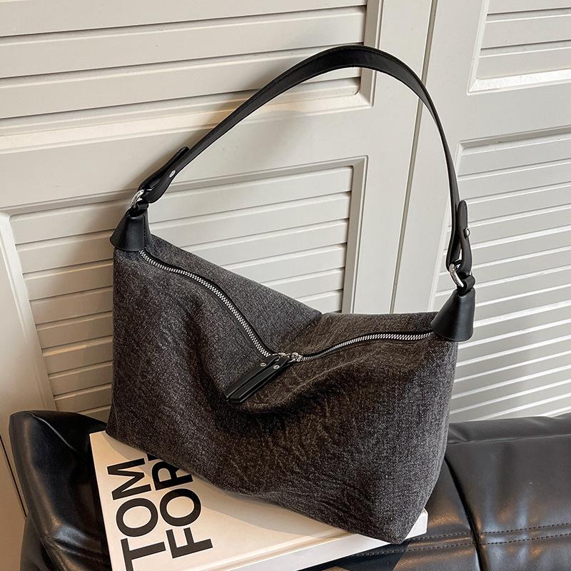 Сумка подмышкой женская большая вместимость 2024 новая осенне-зимняя универсальная джинсовая сумка-мессенджер через плечо премиум-сумка