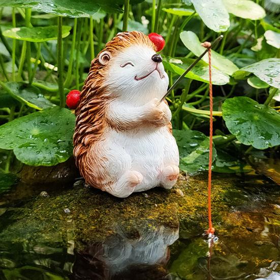 Рыбалка Ежик Фигурка Смола Ежик Коллекционный Орнамент Миниатюрная Статуэтка Ежика-Рыболова для Аквариума