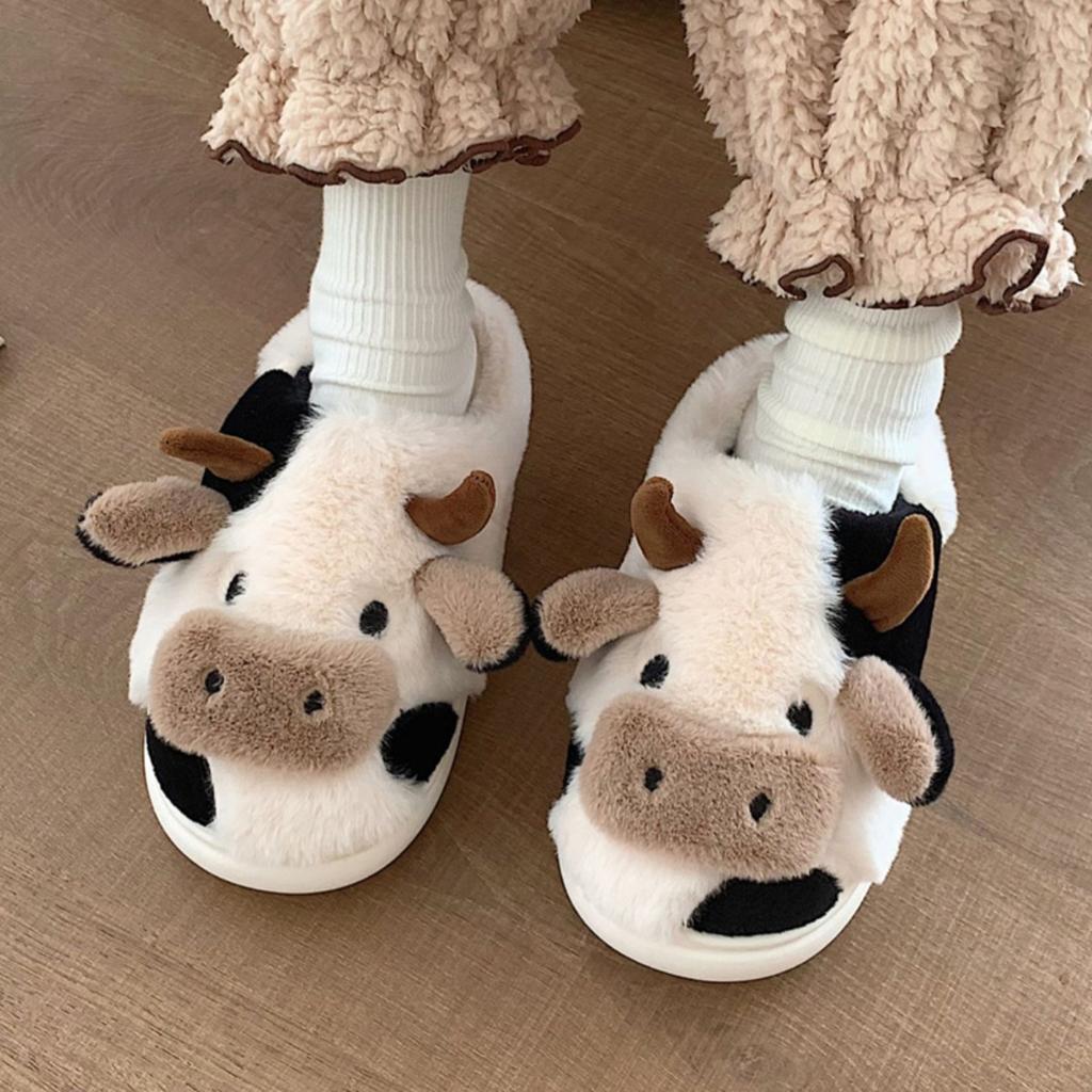Cute Cow Slippers, Women's and Men's Plush Slippers, Winter Plush Thick Soled Slippers, Indoor Kawaii Shoes, Cartoon Style, Fabric Upper and Insole
