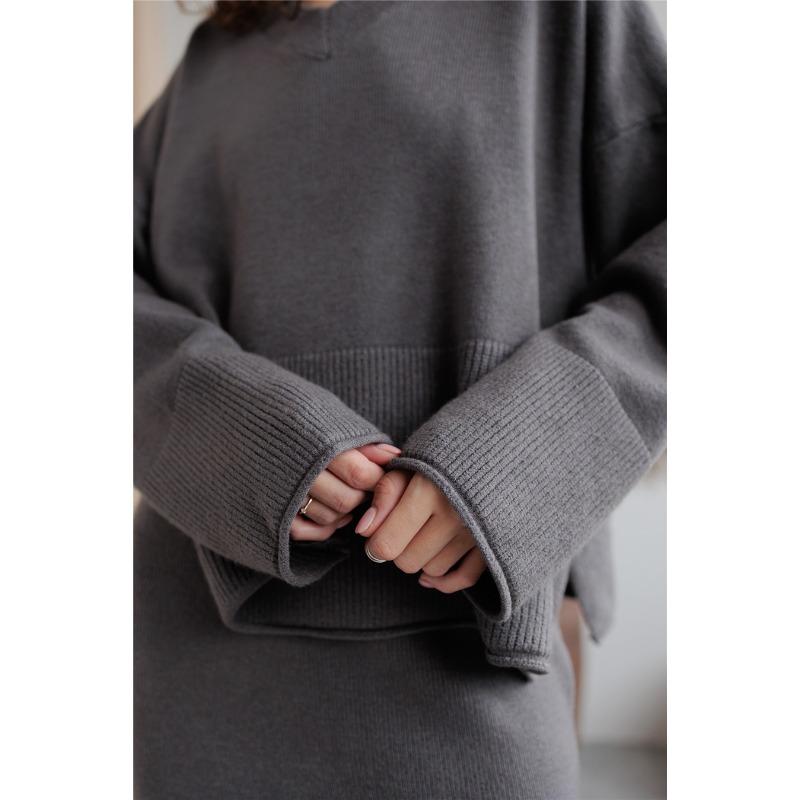 Осенне-зимний женский комплект из свитера с V-образным вырезом и юбки-полукомбинезона