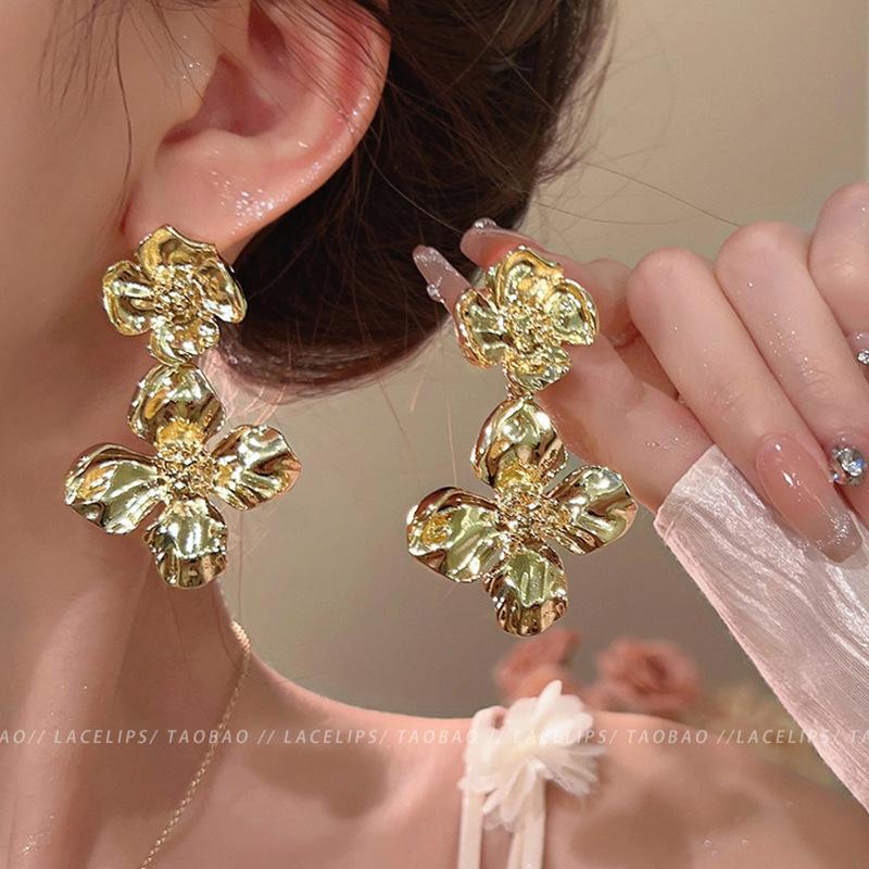 Серьги-пусеты из серебра 925 пробы, маленькие, свежие, универсальные, в виде цветков, женские, легкая роскошь, нишевые, премиальные, с жемчугом