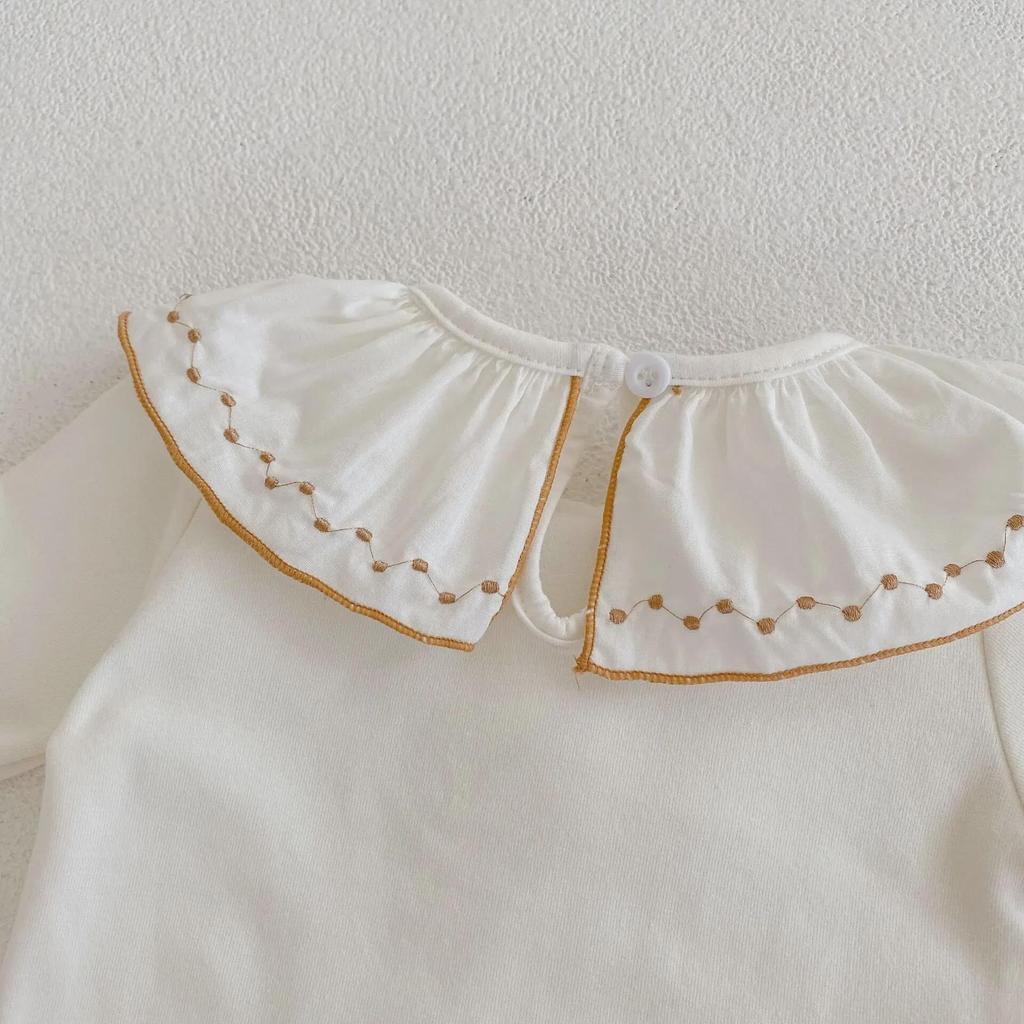 Футболка белая с вышитым воротником в виде листьев лотоса для девочек, осень 2024 г.