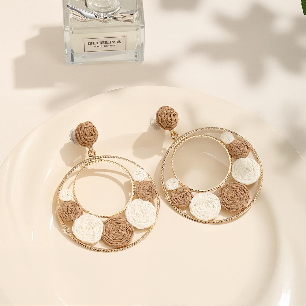 Летние серьги-пусеты в виде круга с цветами: Сладкий, красочный праздничный стиль для женщин