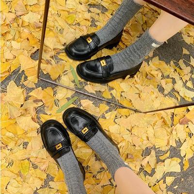 Виноградная мать того же стиля~ Британский стиль ретро маленькая золотая пряжка круглый носок ленивый человек с одним педалью толстый каблук лофер кожаная обувь женская