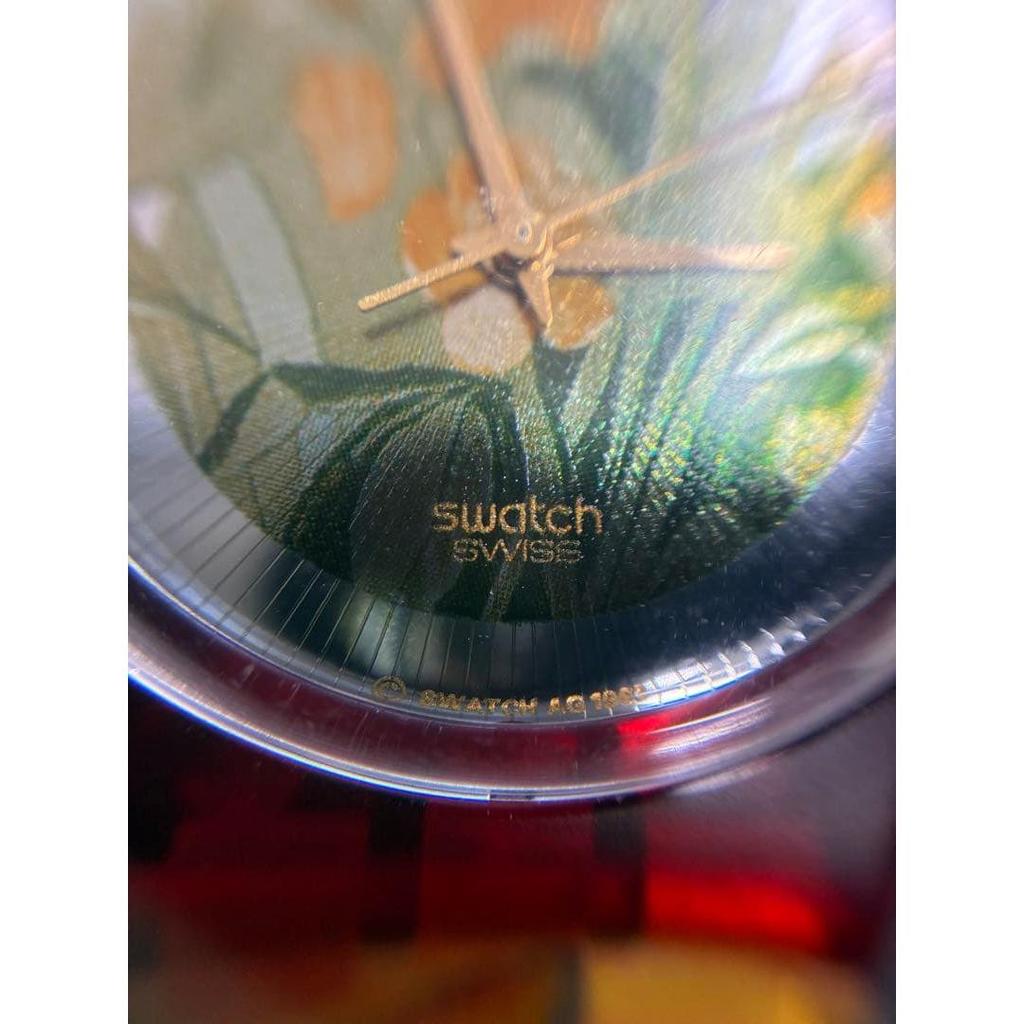 Б/у часы Swatch с цветочным узором, аналоговые, в рабочем состоянии
