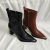 Кожаные массивные женские ботильоны с острым носком, элегантные туфли на среднем каблуке 2025 года, модные туфли-лодочки в готическом стиле, зимние туфли-челси Botas De Mujer