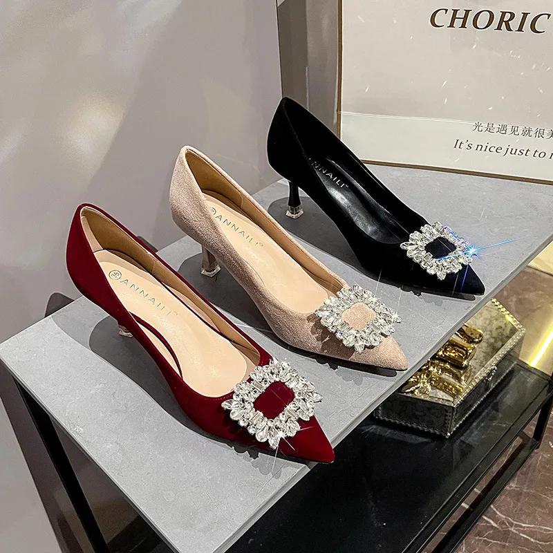 Туфли на высоком каблуке с квадратной пряжкой и заостренными стразами для женщин, тонкие каблуки, черные профессиональные туфли, бордовые свадебные туфли на платформе