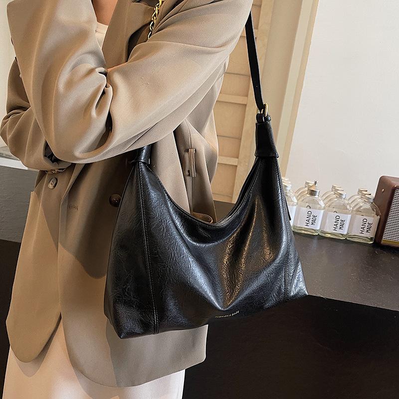 Large Capacity Bag Women'S Fashion Retro Chain Shoulder Messenger Bag Texture Commuter Women Tote Bag