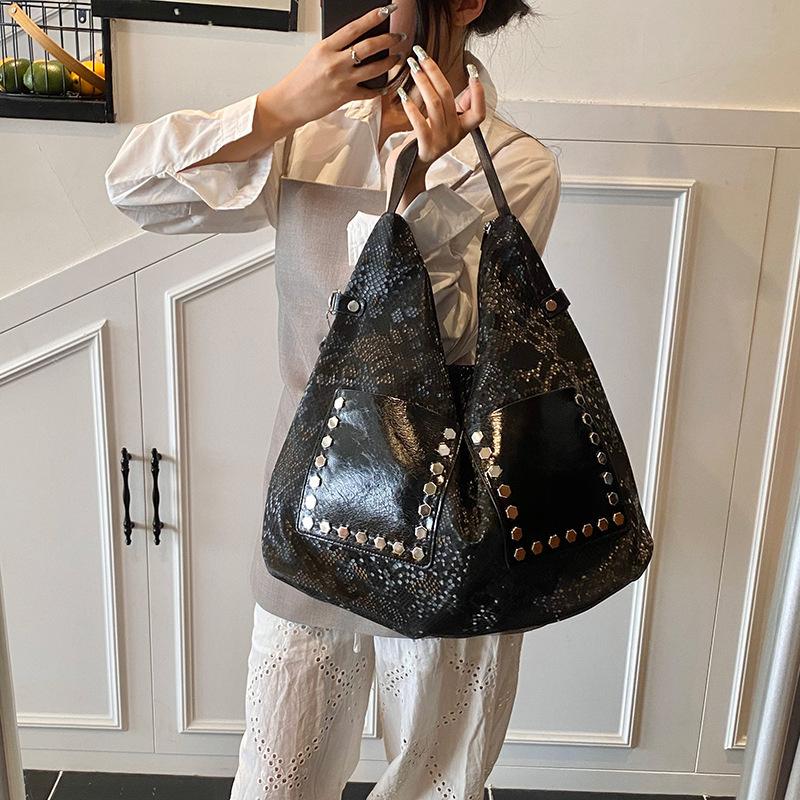 Сумка-тоут с имитацией змеиного узора, большой вместимости, из мягкой кожи, с заклепками, на плечо, модный роскошный дизайн, женские сумки CLE