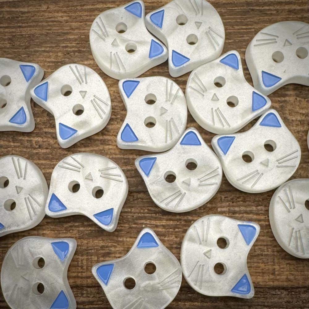 10Pcs Cute Cat Buttons 12mm Small Kitten Head White Resin 2-hole Buttons Clothing Accessories