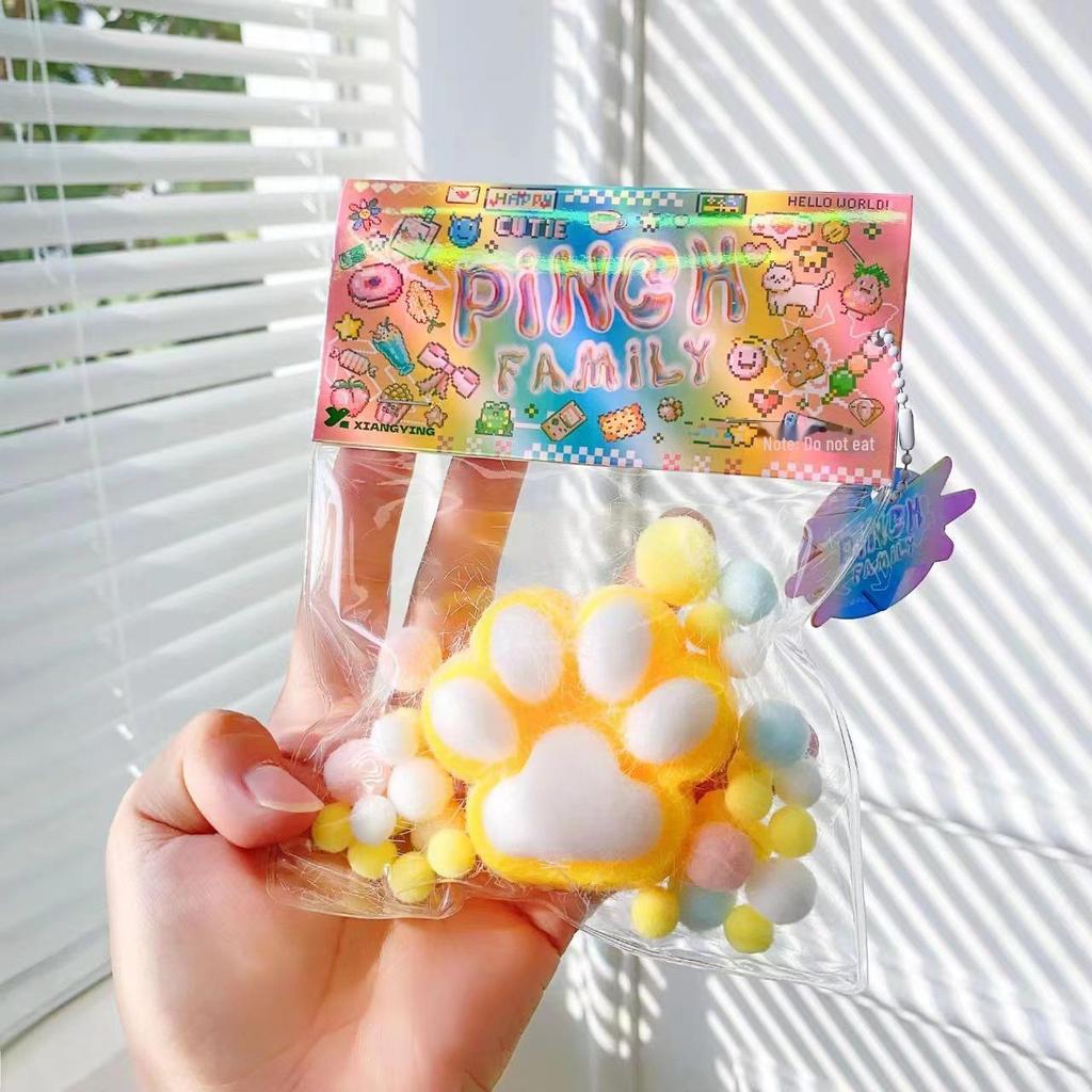 Медленный отскок плюшевой кошачьей лапы декомпрессионная игрушка симуляция