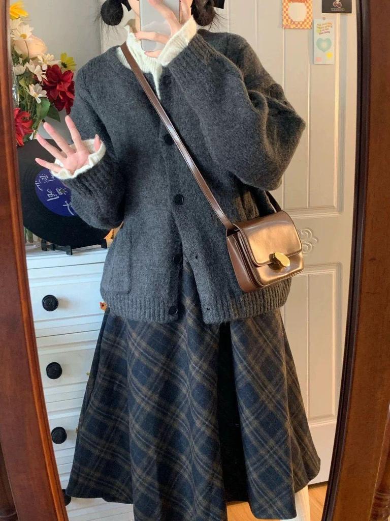 Retro Autumn Mori Girl Knitted Cardigan - Soft, Warm, Round Neck, Short Length