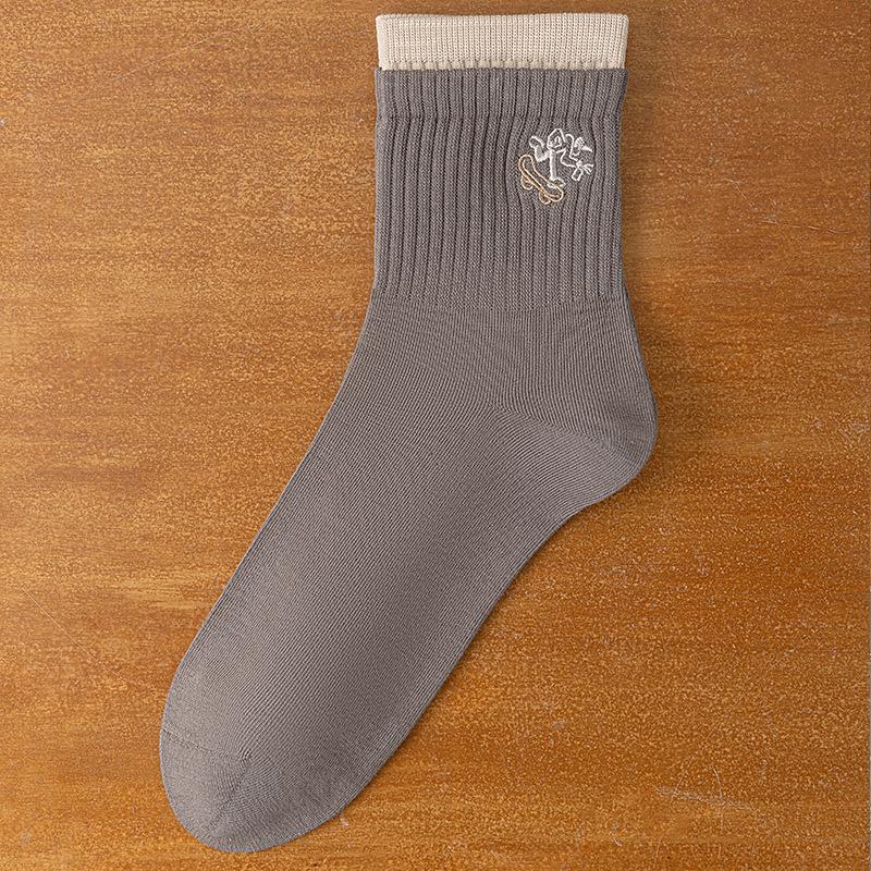 Мужские весенне-осенние новые мультяшные вышитые носки-гольфы спортивные бесшовные с двумя отверстиями и контрастной расцветкой