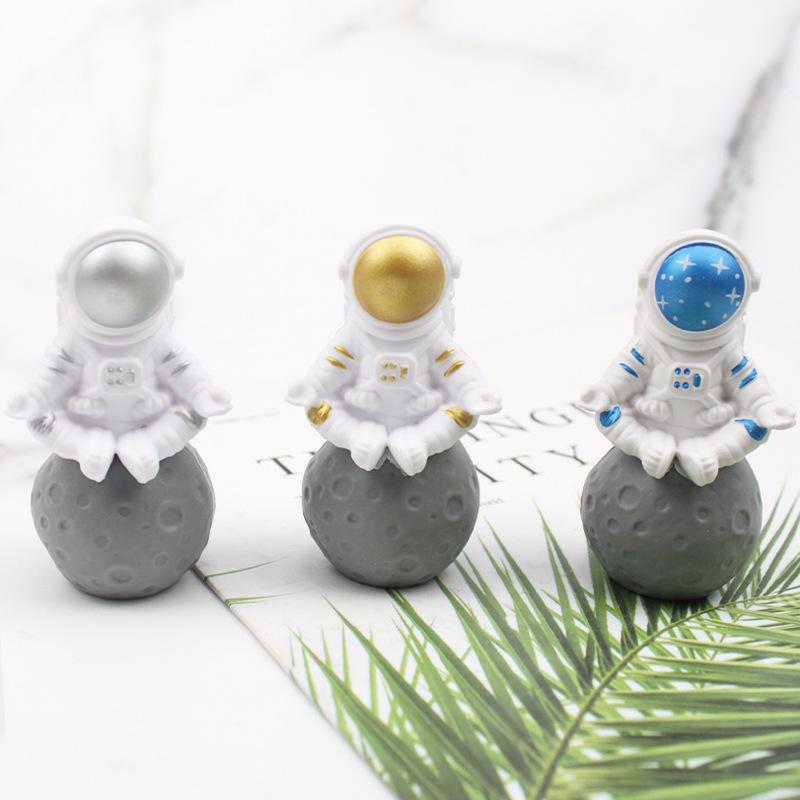 Пластиковый набор для украшения торта в космической тематике «Астронавт» (3 куска) для детских дней рождения