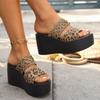 Женские клиновые шлепанцы на высоком каблуке с открытым носком, леопардовые сандалии на платформе, женские летние шлепанцы на толстой подошве, женская обувь Zapatillas Mujer