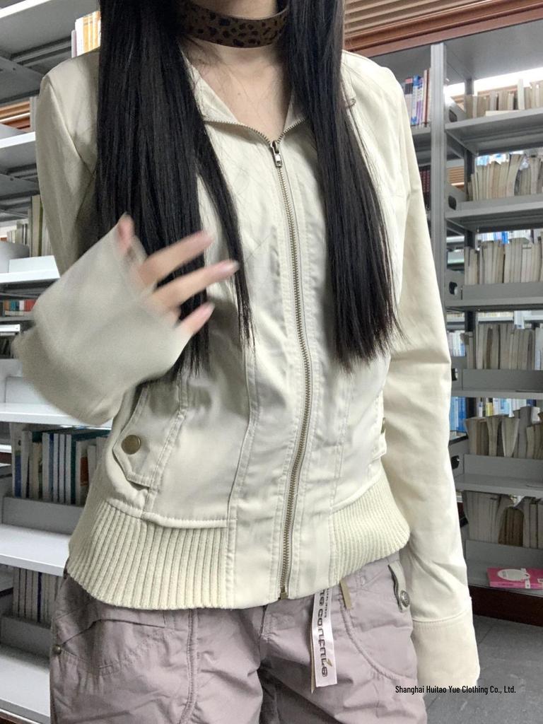 Куртка в корейском ретро-стиле с воротником-стойкой и приталенным силуэтом - Коллекция Осень 2025