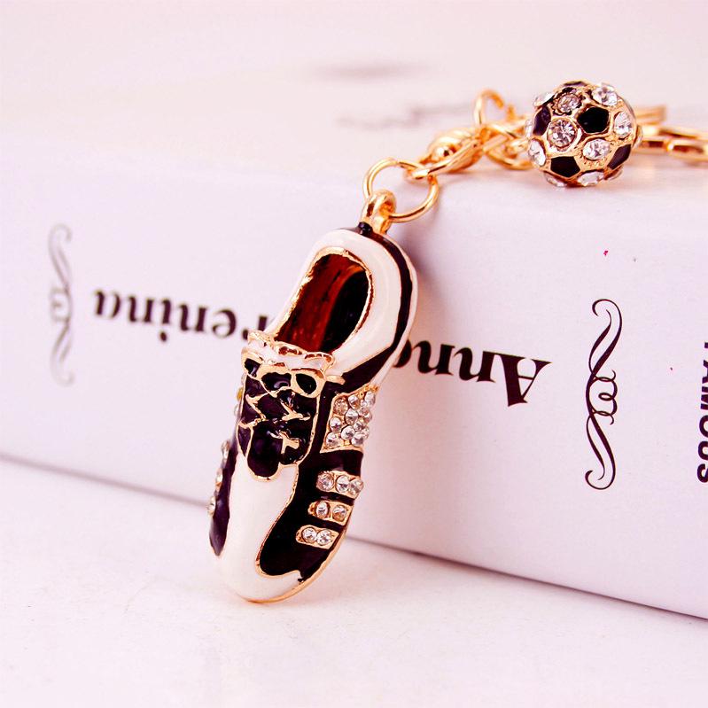 Брелок для ключей в виде футбольной бутсы для мужчин - креативная подвеска с бриллиантами, идеальный небольшой подарок