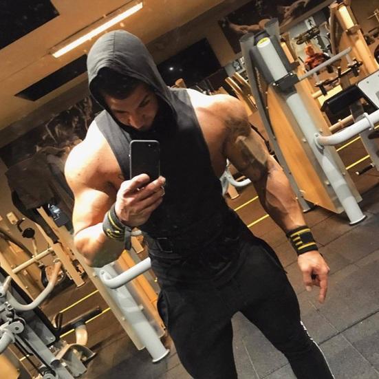 Мужской спортивный жилет без рукавов с капюшоном, однотонный, свободный, с глубокими подмышками, с большим накладным карманом, тренировочная майка для бега, бега