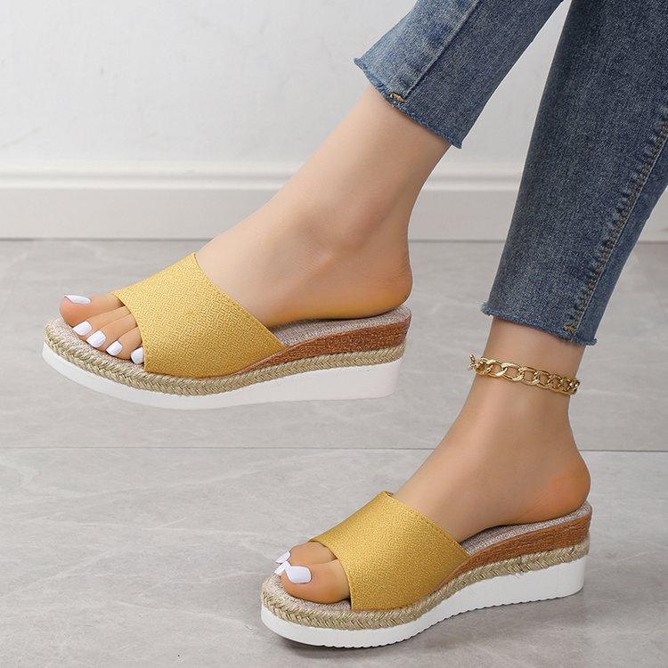 Большие тапочки с наклонным каблуком, новые женские тапочки с открытым носком, однотонные, соломенные, на толстой подошве, большого размера, лето 2024 г.