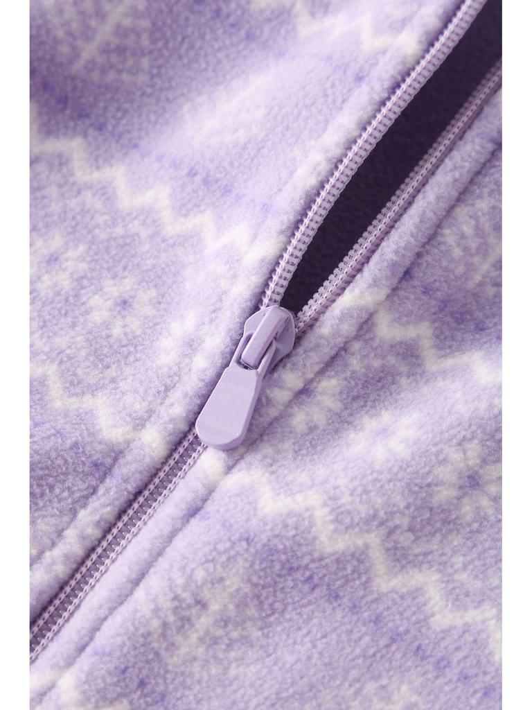 Девочкин флисовый жилет с принтом: Уютная, всесезонная верхняя одежда и вариант школьной формы