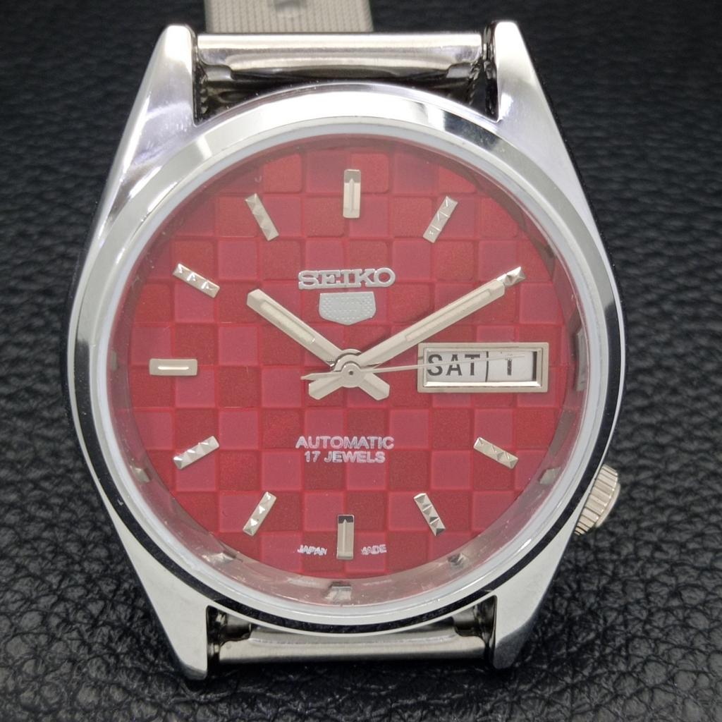 ВОССТАНОВЛЕННЫЕ МУЖСКИЕ ЧАСЫ SEIKO 5 AUTOMATIC, СДЕЛАНО В ЯПОНИИ, КРАСНЫЙ ЦИФЕРБЛАТ, ИЗГОТОВЛЕНЫ НА ЗАКАЗ a440104-2 QV90-a440104