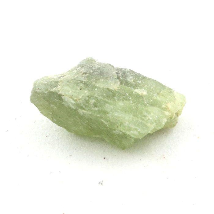 Péridot - Almklovdalen - 4.50 ct - Certificat d'authenticité - Dimensions 13x8x5 mm - Gris