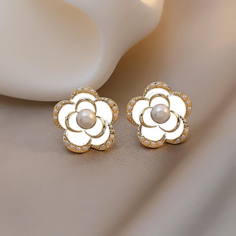 «Серьги-бантики из серебряных игл с жемчугом и цирконием»: Нишевый дизайн, стильный и универсальный, легкий роскошный аксессуар высокого класса.