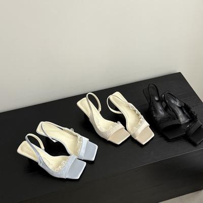 Темпераментная юбка кружево квадратный носок сандалии на одной перемычке 2025 лето новый нежный сказочный стиль шпилька сандалии на высоком каблуке