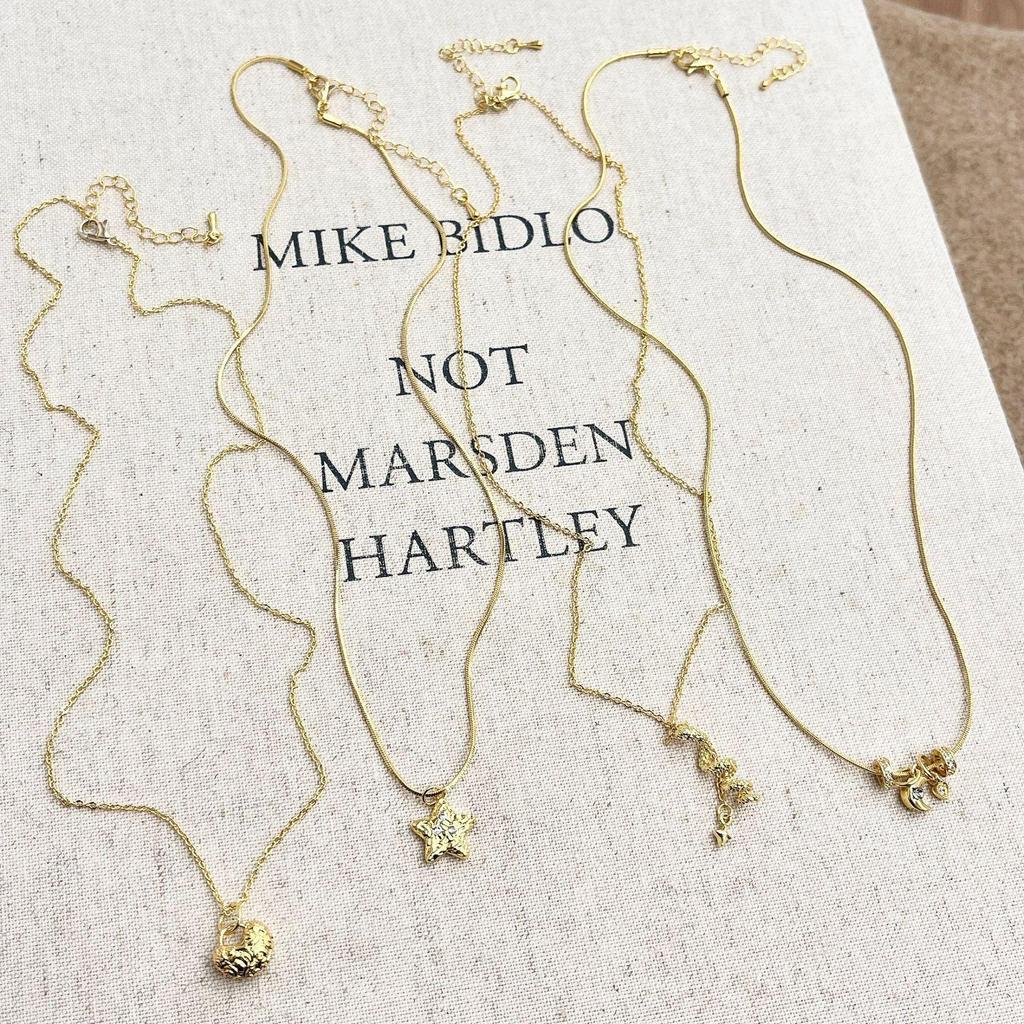 Золотое ожерелье: Элегантная цепочка на ключицу 2024 - новый стильный женский аксессуар