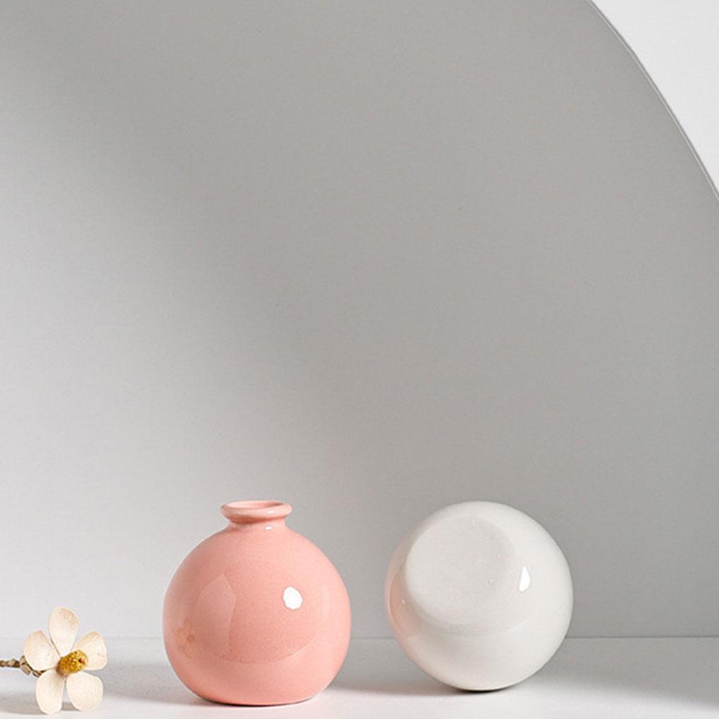 Изысканное ремесло - прочная керамическая ваза для домашнего декора, офиса и подарков. Широкое применение. Яркий цвет, простые плавные линии.