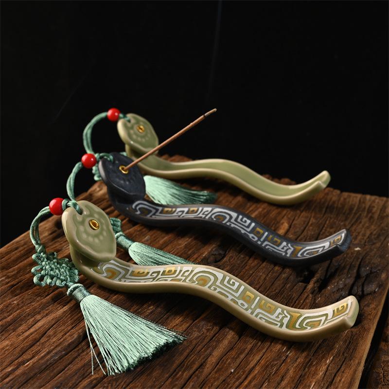 National Style Ruyi Pattern Ceramic Incense Holder for Home, Tea Room & Desktop Decoration