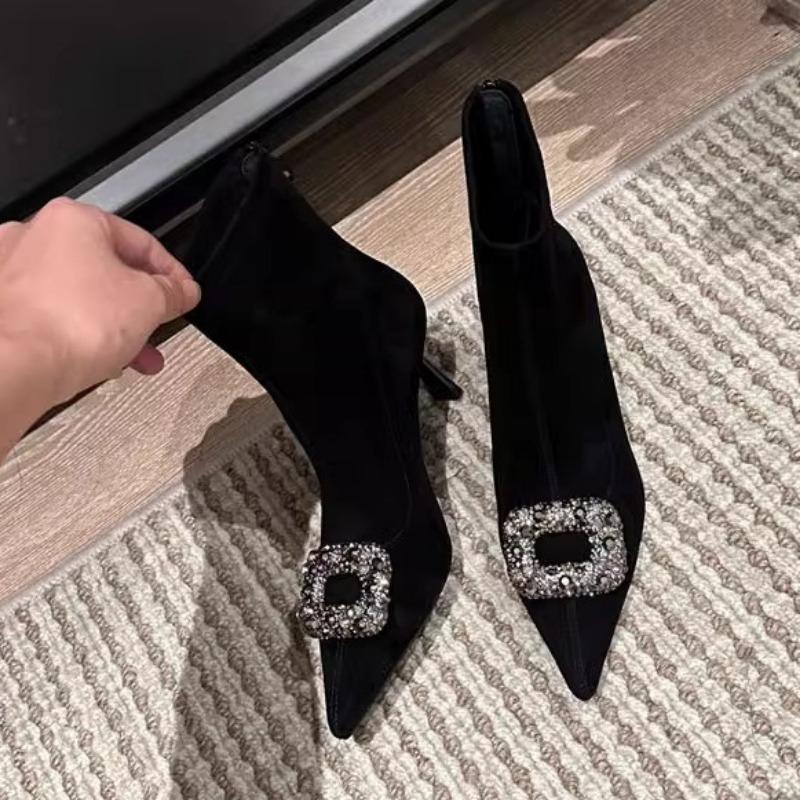 Модные зимние женские короткие сапоги 2024 года, новый стиль, роскошный дизайн со стразами, женские сапоги на шпильках, универсальные однотонные модные сапоги с острым носком