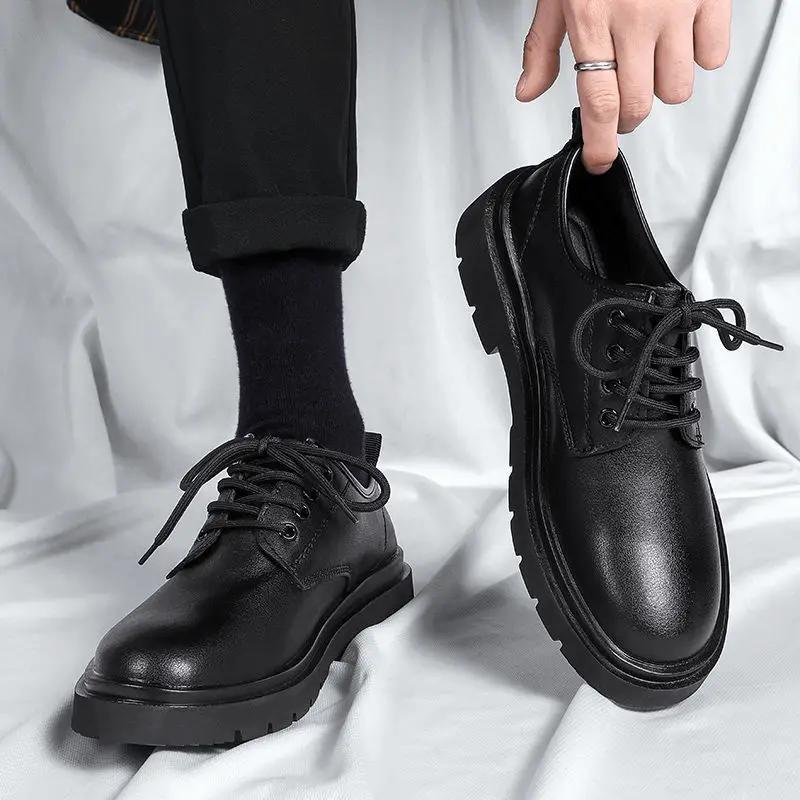 Мужские кожаные туфли на шнуровке с низкой посадкой и толстой платформой. Легитимное предложение обуви 2025 года. Тренд. Новинка в социальных сетях. Мужская повседневная обувь.
