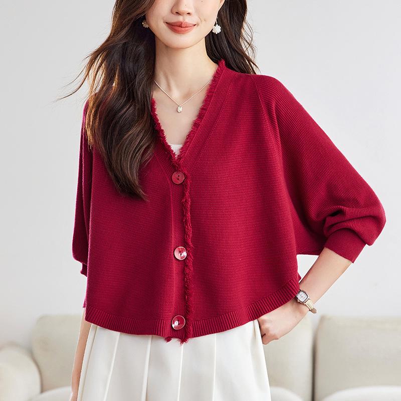 Женский кардиган с рукавами «летучая мышь» и юбка - Модный осенний тренд 2025