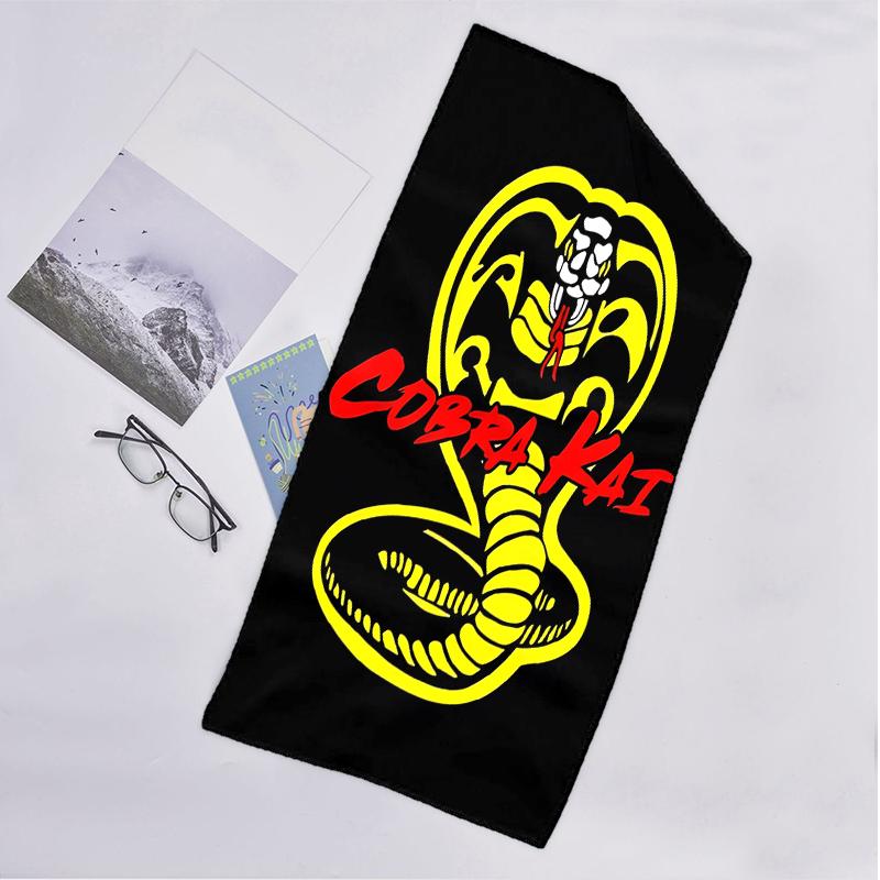 Модное пляжное полотенце Cobra Kai: Идеально для летних приключений Мягкое, впитывающее и быстросохнущее, подходит для плавания и купания